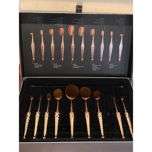 Innovation IA Beauty Other - Innovation IA Beauty Oval Mermaid Makeup 10-Pc Brush Set NEW (Missing 1 Brush)